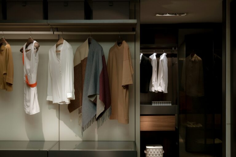 Jak urządzić funkcjonalną garderobę z klasą?